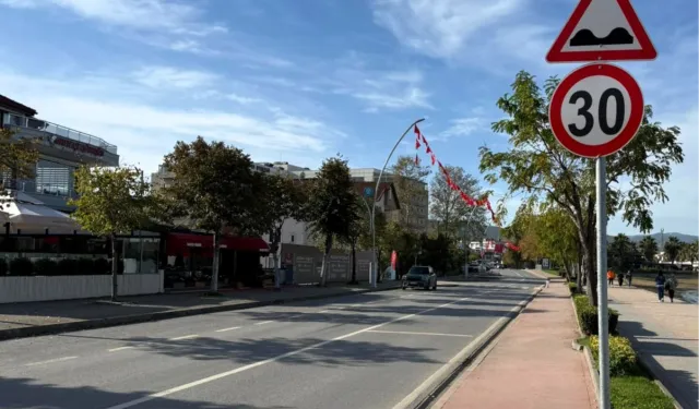 Kocaeli Başiskele sahilinde yoğun trafiğe pratik çözüm