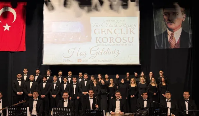 Kocaeli İzmit'te THM Gençlik Korosu'ndan muhteşem konser