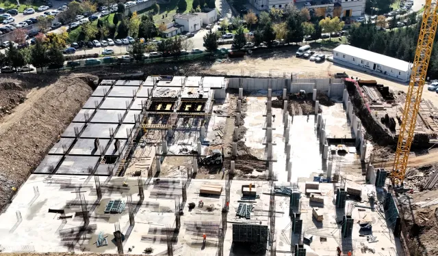 Kocaeli Umuttepe Kampüsü'nde camii ve otopark inşaatı yükseliyor