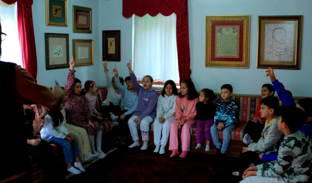 Kocaeli'de çocuklar Mesnevi hikâyelerini sahneledi