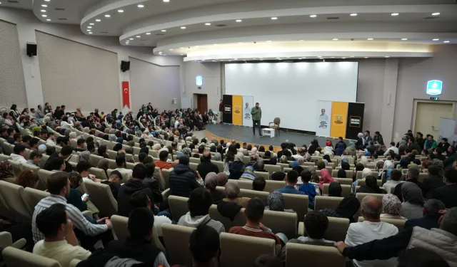 Konya'da 'Şehir Konferansları' başladı