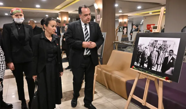 Manisa'da 'Ata'nın Sanat Mirası' söyleşi ve fotoğraf sergisine yoğun ilgi