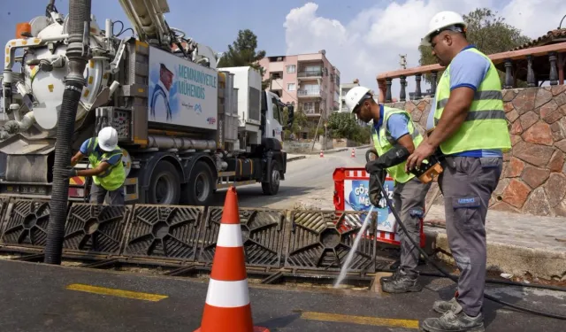 Mersin'de taşkınlara karşı 7/24 temizlik mesaisi