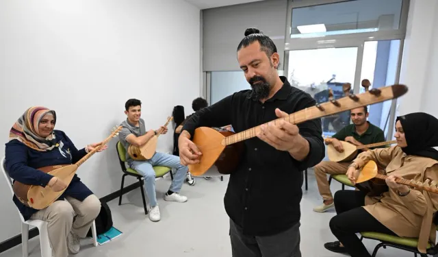Mersin'de ücretsiz enstrüman kurslarına yoğun ilgi