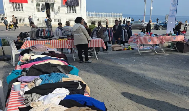 Mudanya'da sokak hayvanları için ikinci el giysi etkinliği