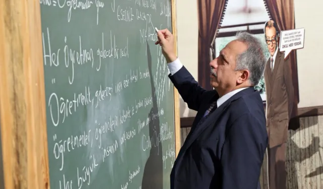 Mustafa Yalçın'dan 'Öğretmenler Günü' mesajı