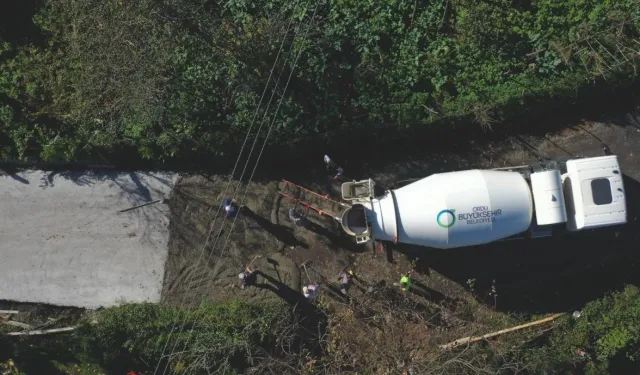 Ordu Ünye'de Yavi-İnkur bağlantı yoluna beton çalışması