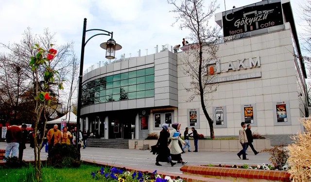 Sakarya AKM'de yenileme çalışmaları sürüyor