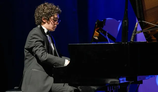 Trabzon'da piyano resitali büyük alkış aldı