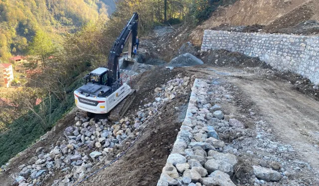 Trabzon'da taş duvar çalışmaları sürüyor
