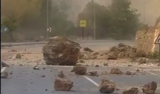 Tunceli-Ovacık karayolunda kayalar temizlendi!
