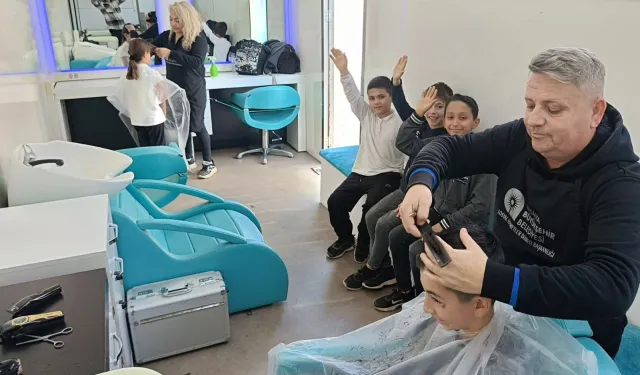 Antalya Büyükşehir Mobil Kuaför Tırı öğrencilerin hizmetinde