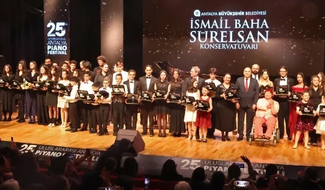 Antalya Piyano Festivali'nde gençler sahne aldı