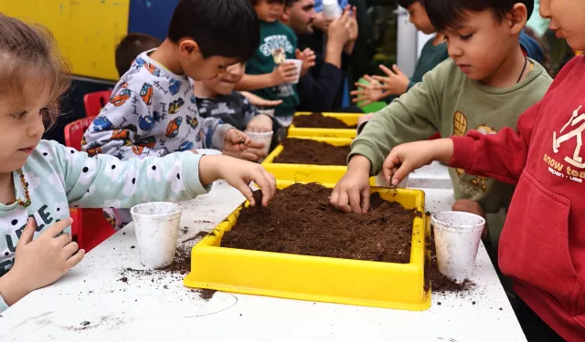 Antalya'da minik eller toprakla buluştu