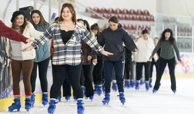 Büyükşehir Kültürpark ve Bostanlı'da buz pisti kuruyor
