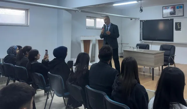 Cizre'de 'Başarıda Arkadaş Seçimi' konferansı