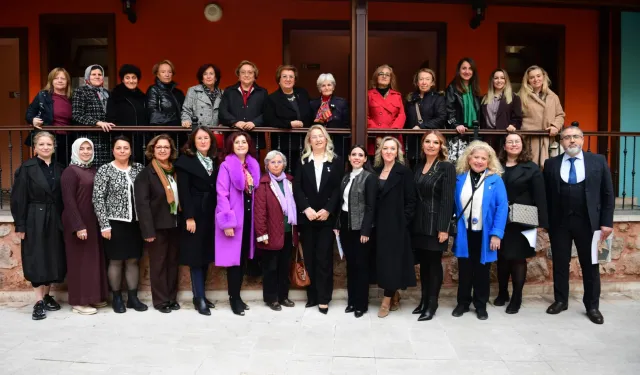 Cumhuriyetin eğitimci ilk kadın milletvekilleri Osmangazi'de konuşuldu