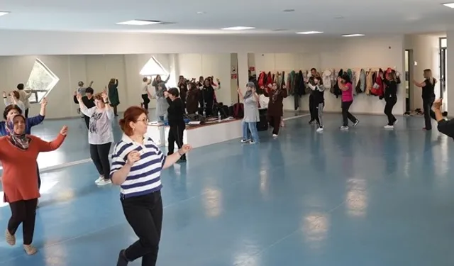 Denizli'de akadınlara zeybek kursu başladı