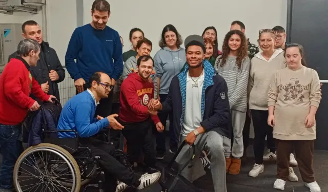 İstanbul'da engelleri aşan çocuklar basketbol maçında