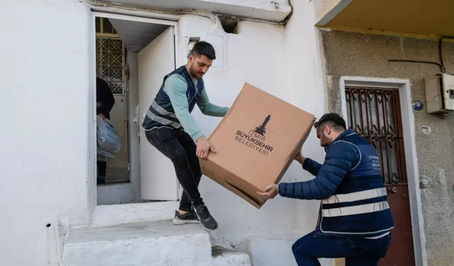 İzmir Büyükşehir'in kış destek paketleri ulaştırılıyor