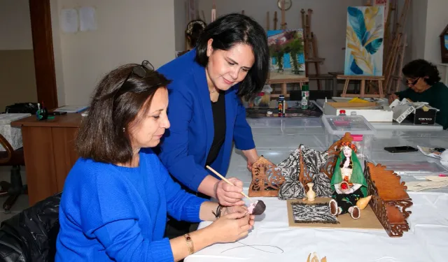 İzmir Çiğli'de kadınlar geleneksel sanatı geleceğe taşıyor