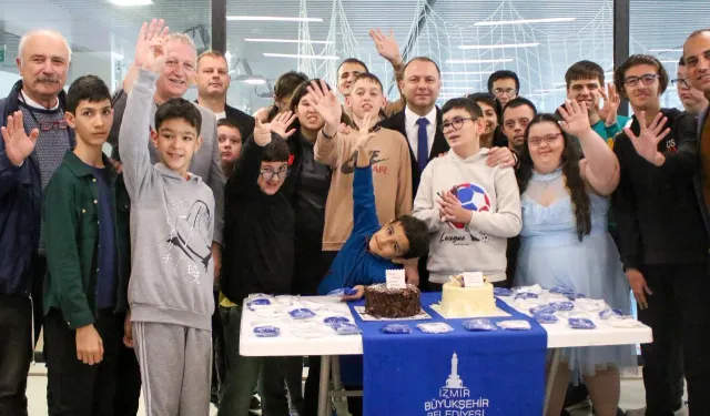 İzmir'de sevgiyle engeller aşıldı