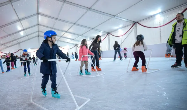 İzmirliler buz pistlerini sevdi