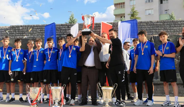 Kayseri Talas'ta Sporcu Fabrikası'ndan 2 yeni oyuncu