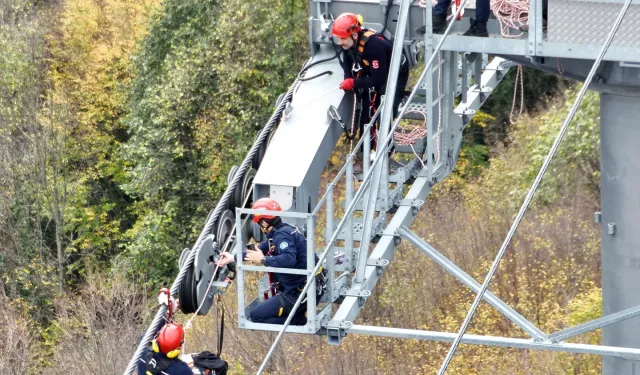 Kocaeli'de teleferik hattında nefes kesen kurtarma tatbikatı
