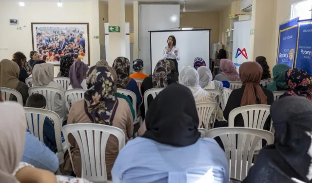 Mersin'de ev kadınlarına ufuk açan eğitim programı