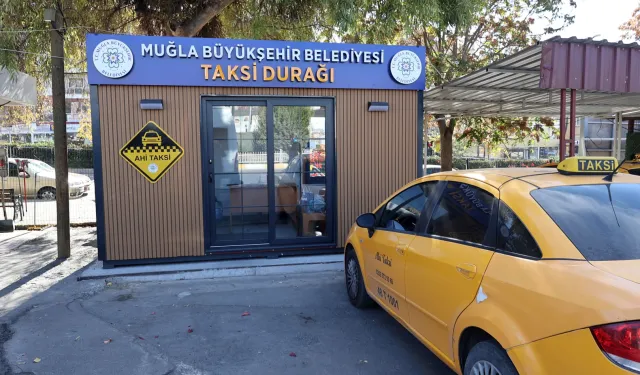 Muğla Büyükşehir'den yerli üretim taksi durakları