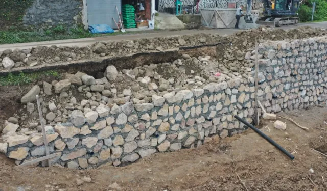 Ordu Büyükşehir'den Yukarıtepe'de taş duvar çalışması