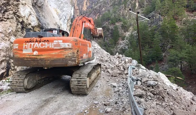 Antalya ekipleri şiddetli yağış ve rüzgara karşı teyakkuzda