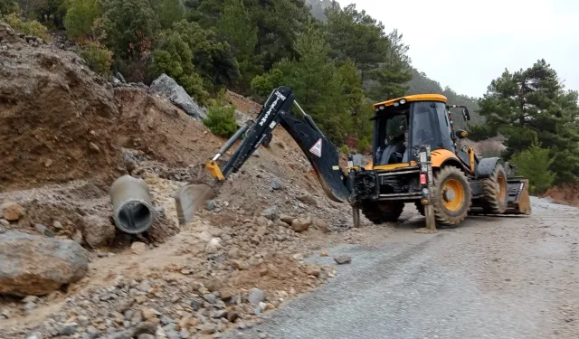 Antalya'da kış mesaisi! Alanya kırsalında yol güvenliği