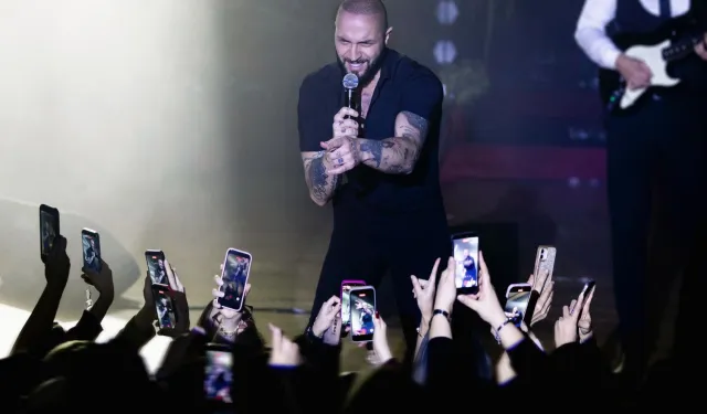 Berkay'dan sahnedeyken duygusal veda