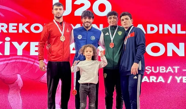 Bursa Büyükşehir güreşçileri 3 madalya ile döndü