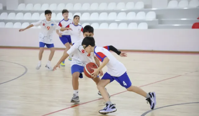 Bursa İnegöl'de Spor Festivali basketbol müsabakalarıyla start aldı
