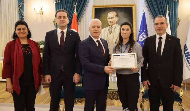 Bursa'da örnek görevliye Başkan Bozbey'den teşekkür