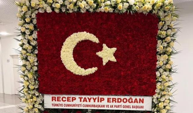 Cumhurbaşkanı Erdoğan'dan kuruluşa özel MHP'ye 57 gül