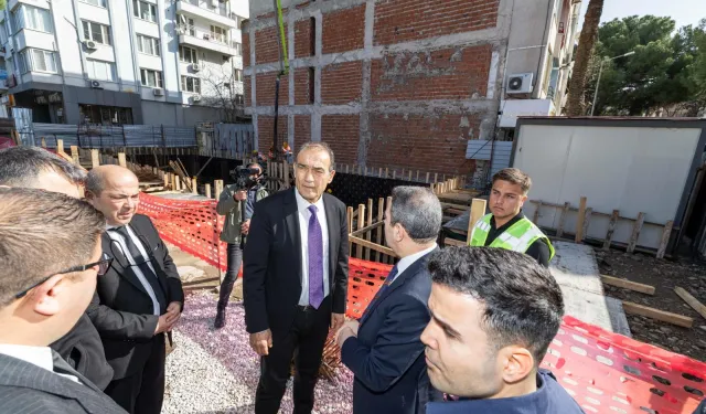 İzmir Bergama'da Ticaret Merkezi'ne temel