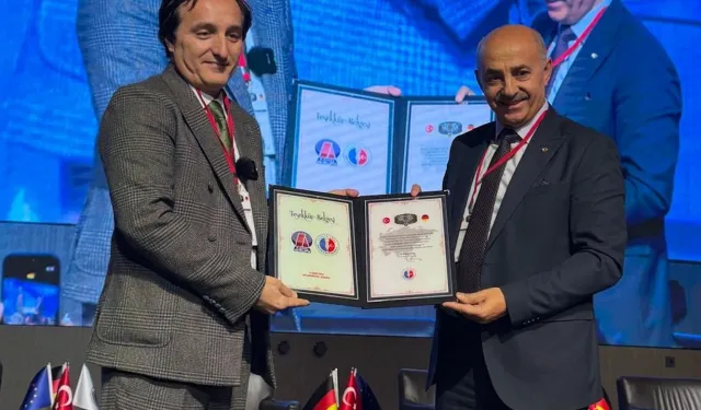 KGK Birleşik Krallık Temsilcisi Vatan Öz'e büyük onur 