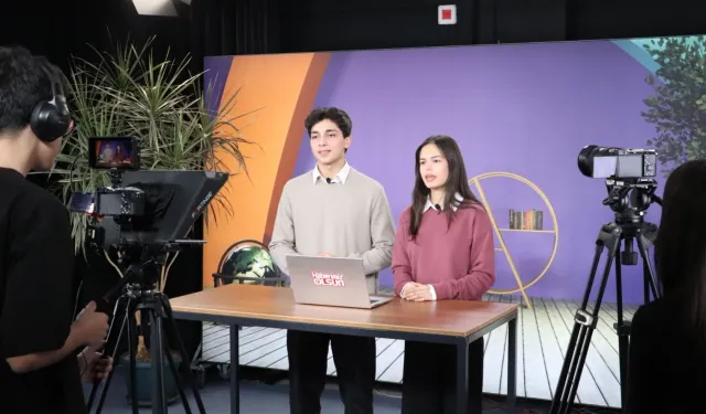 Meslek Liseliler stüdyoda haber sunarak becelerini geliştiriyor