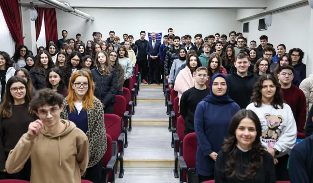 Sakarya'da Başkan Alemdar liselilerle buluştu