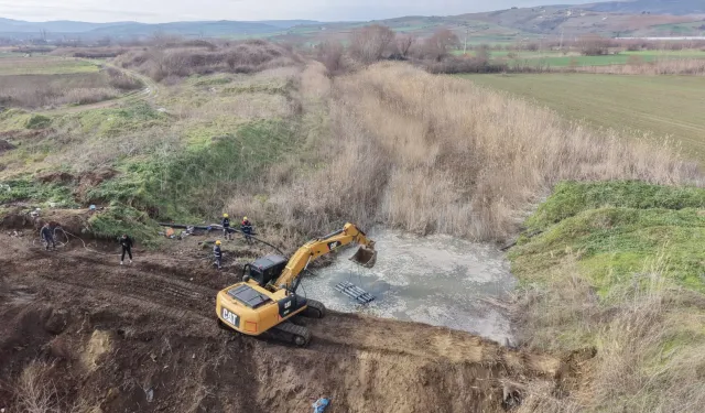 Tekirdağ'da denize akan su tarlalara can oldu... Kuraklığa 'bent' çekildi!