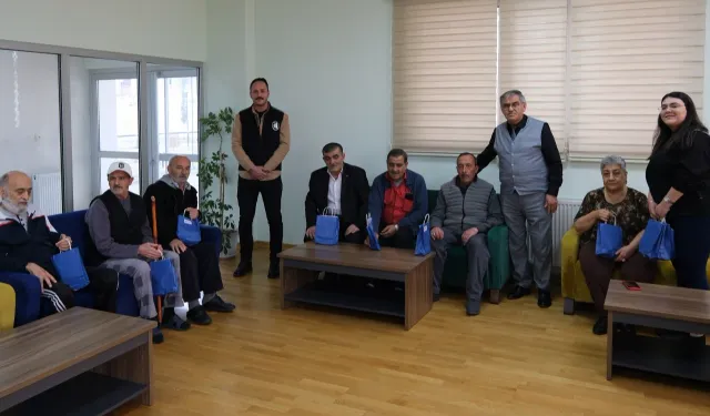 Belediye yaşlıları bayramda unutmadı