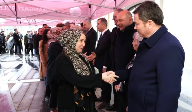 Bursa Osmangazi'de Başkan Aydın personeliyle tek tek bayramlaştı