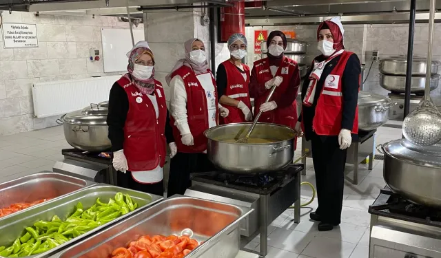 Erzurum'da üniversite öğrencilerine 'anne eli' iftarı