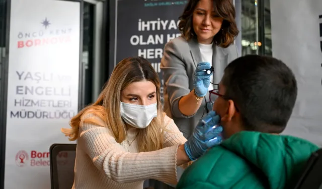 İzmir Bornova'da işitme engelli öğrencilere diş taraması