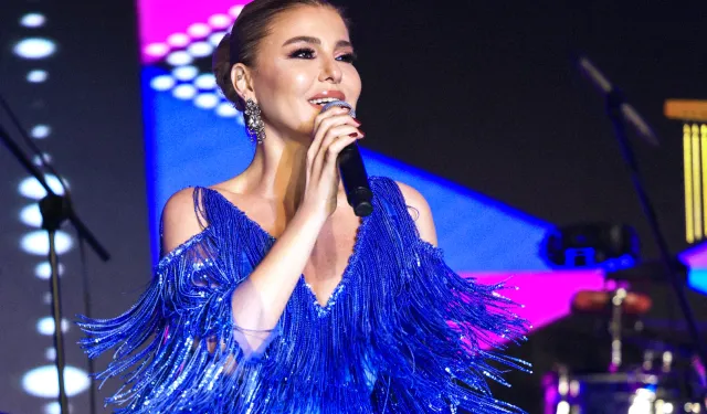 Masmavi Gülben Antalya'yı aydınlattı