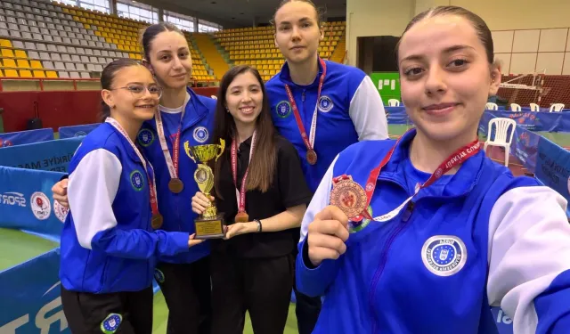 Bursa Büyükşehir Belediyespor masa teniside sezonu 4'üncü tamamladı